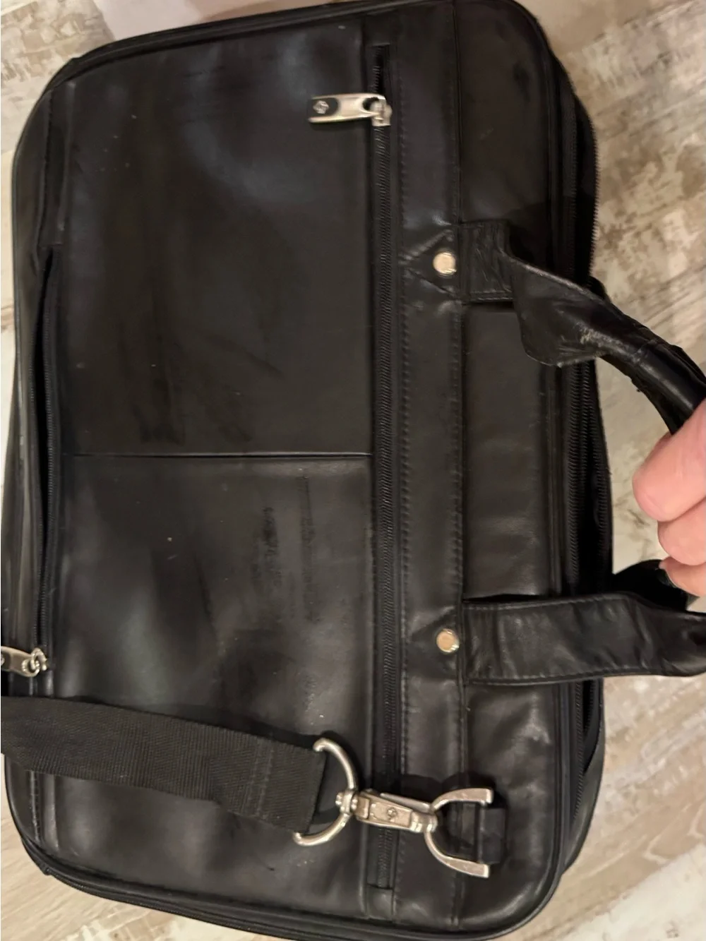 Samsonite.   Black Men's Leather Laptop Messenger Bag - Classic Carry